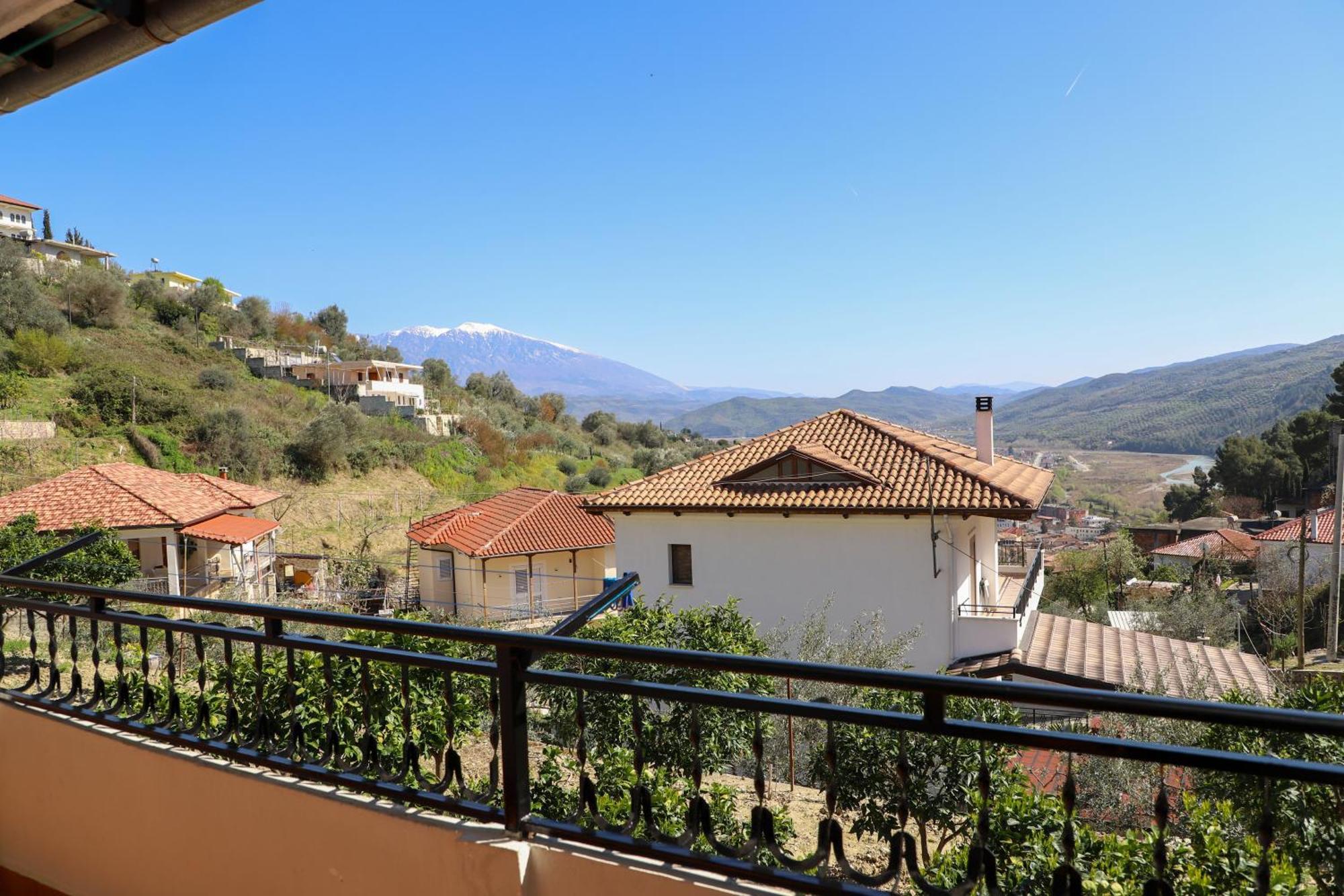 Guest House Marjo Berat Exterior foto